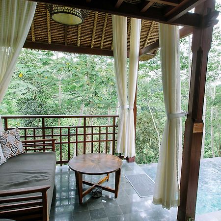 Tejaprana Resort&Spa - CHSE Certified Ubud Exterior foto A view of the pool at the resort