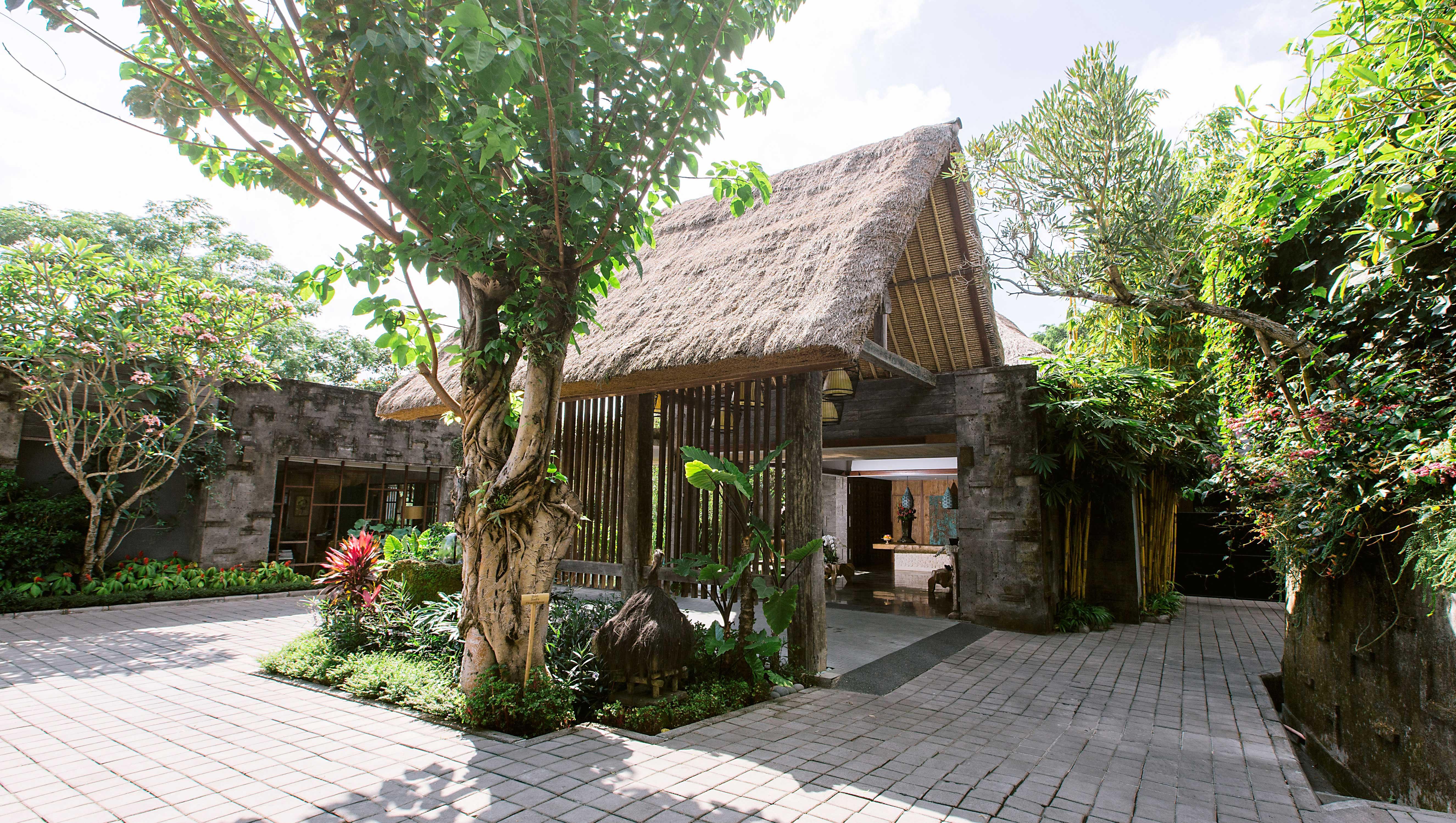 Tejaprana Resort&Spa - CHSE Certified Ubud Exterior foto The entrance of the museum