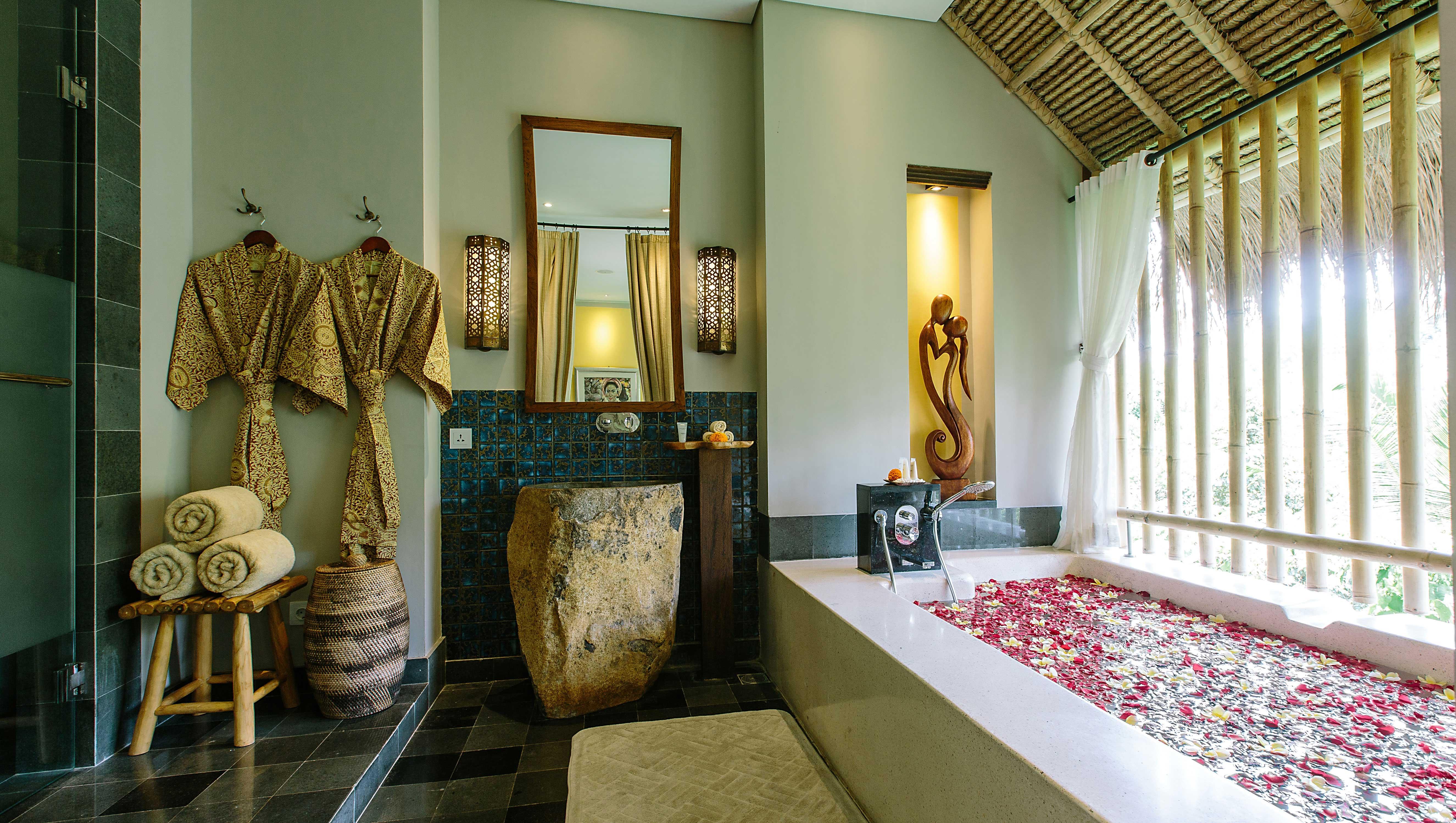Tejaprana Resort&Spa - CHSE Certified Ubud Exterior foto A bathroom at the resort